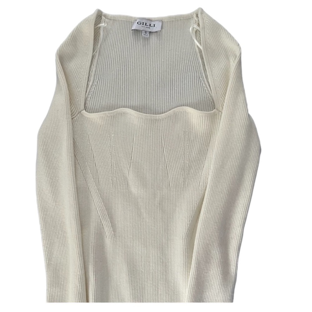 Gilli cream colored sweater size small